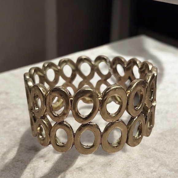 Gold Hammered Oval Stretch Bracelet Minimalist Tiffany Style Stackable Statement - Picture 6 of 16